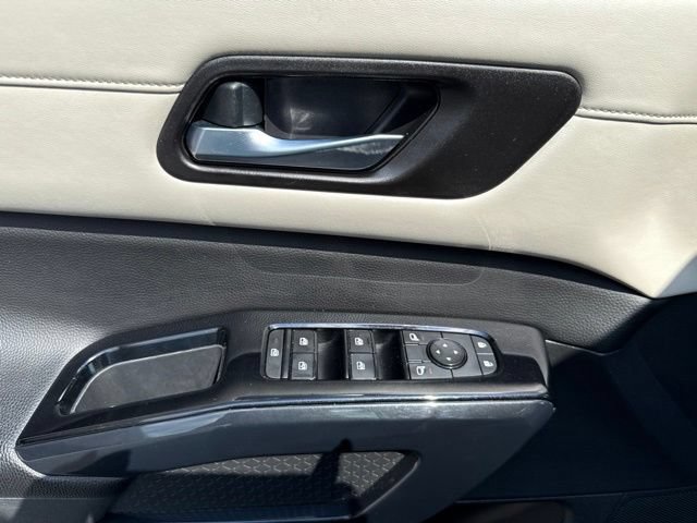 Used 2022 Nissan Pathfinder SV AWD/4WD image 5