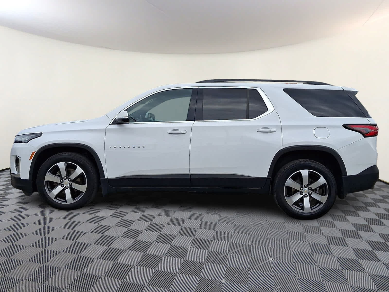 Used 2023 Chevrolet Traverse LT w/ LT Premium Package AWD/4WD image 8