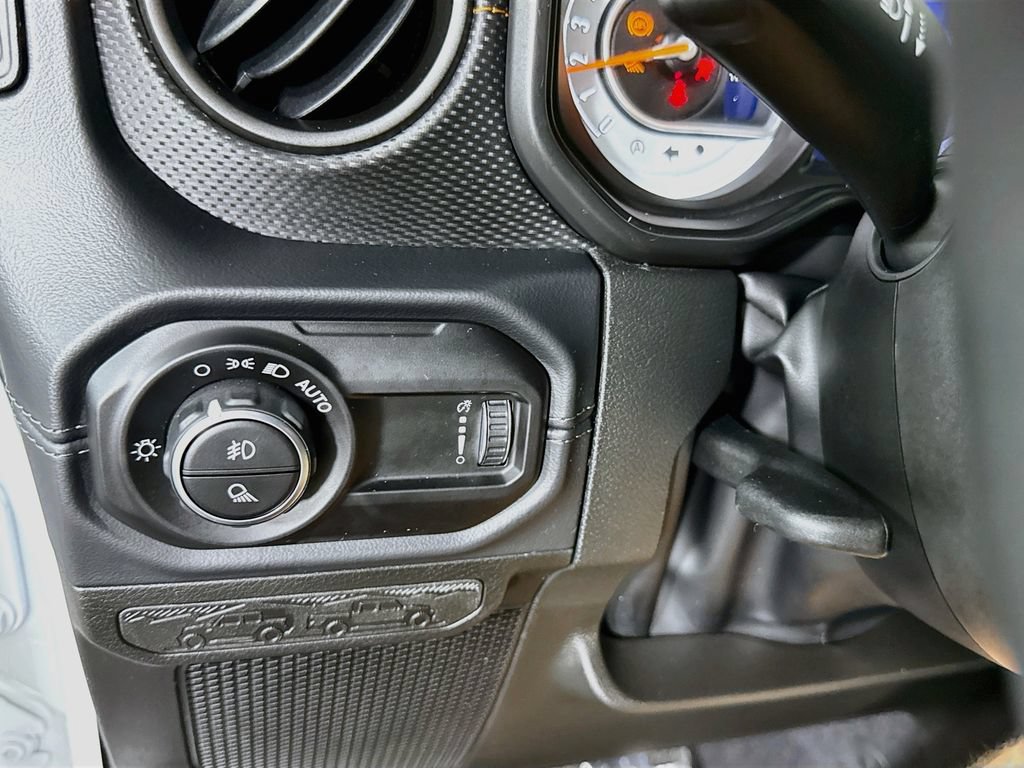 Used 2025 Jeep Gladiator Mojave w/ Technology Group AWD/4WD image 20