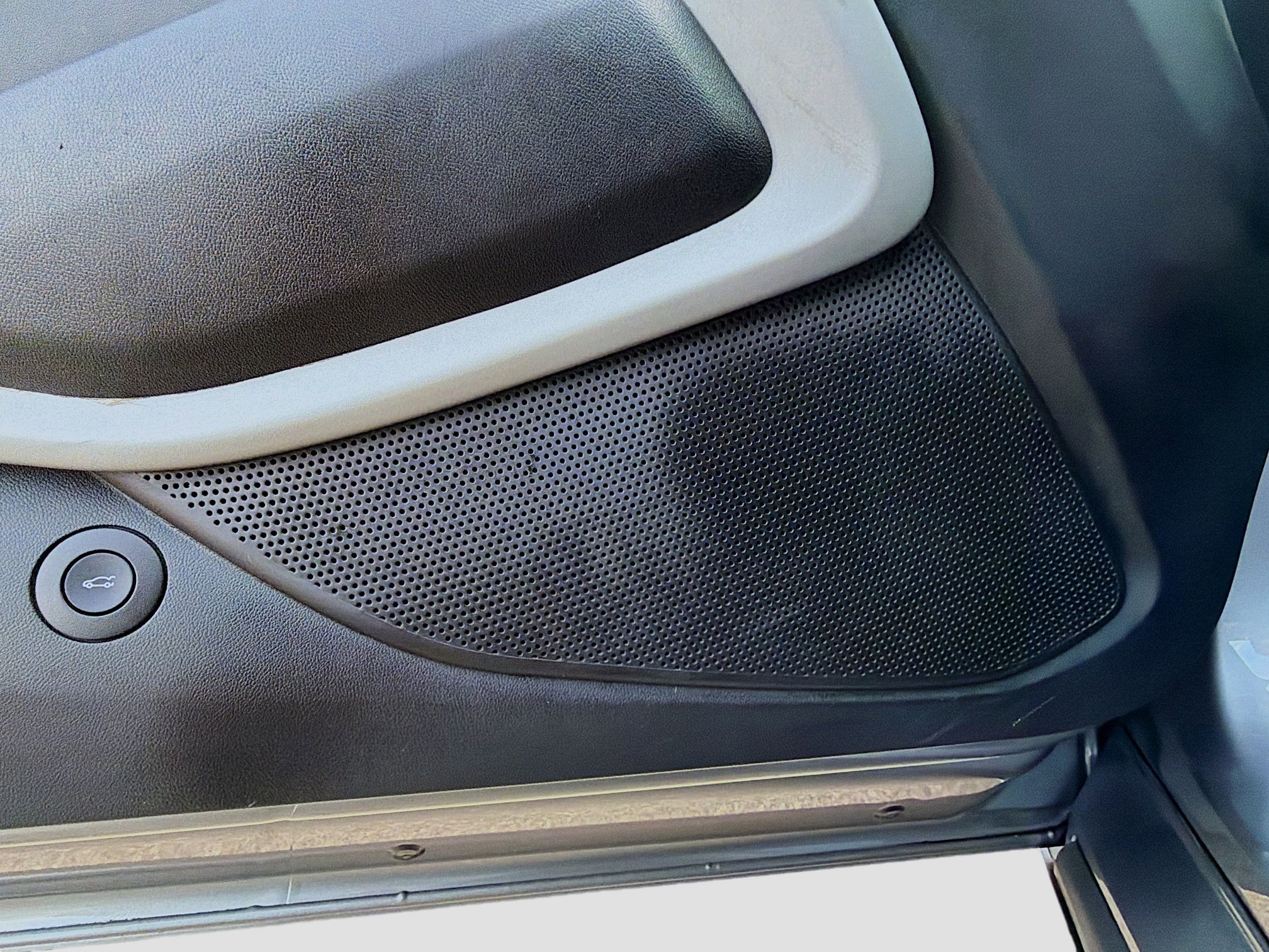 Used 2020 Chevrolet Camaro LT image 23