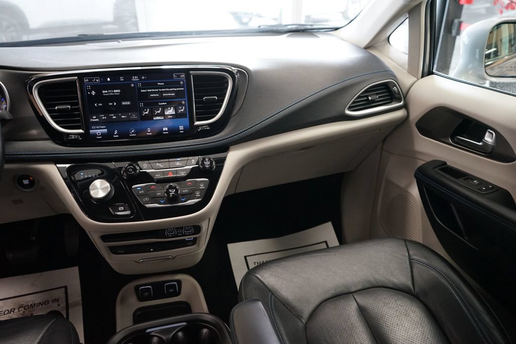 Used 2021 Chrysler Pacifica Touring-L w/ Uconnect Theater Family Group AWD/4WD image 11