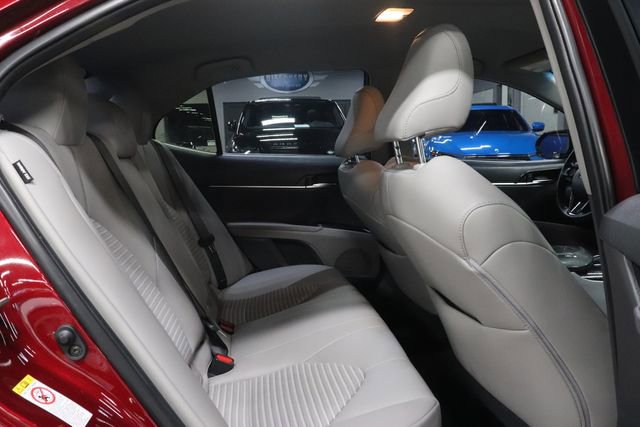 Used 2018 Toyota Camry SE FWD image 19