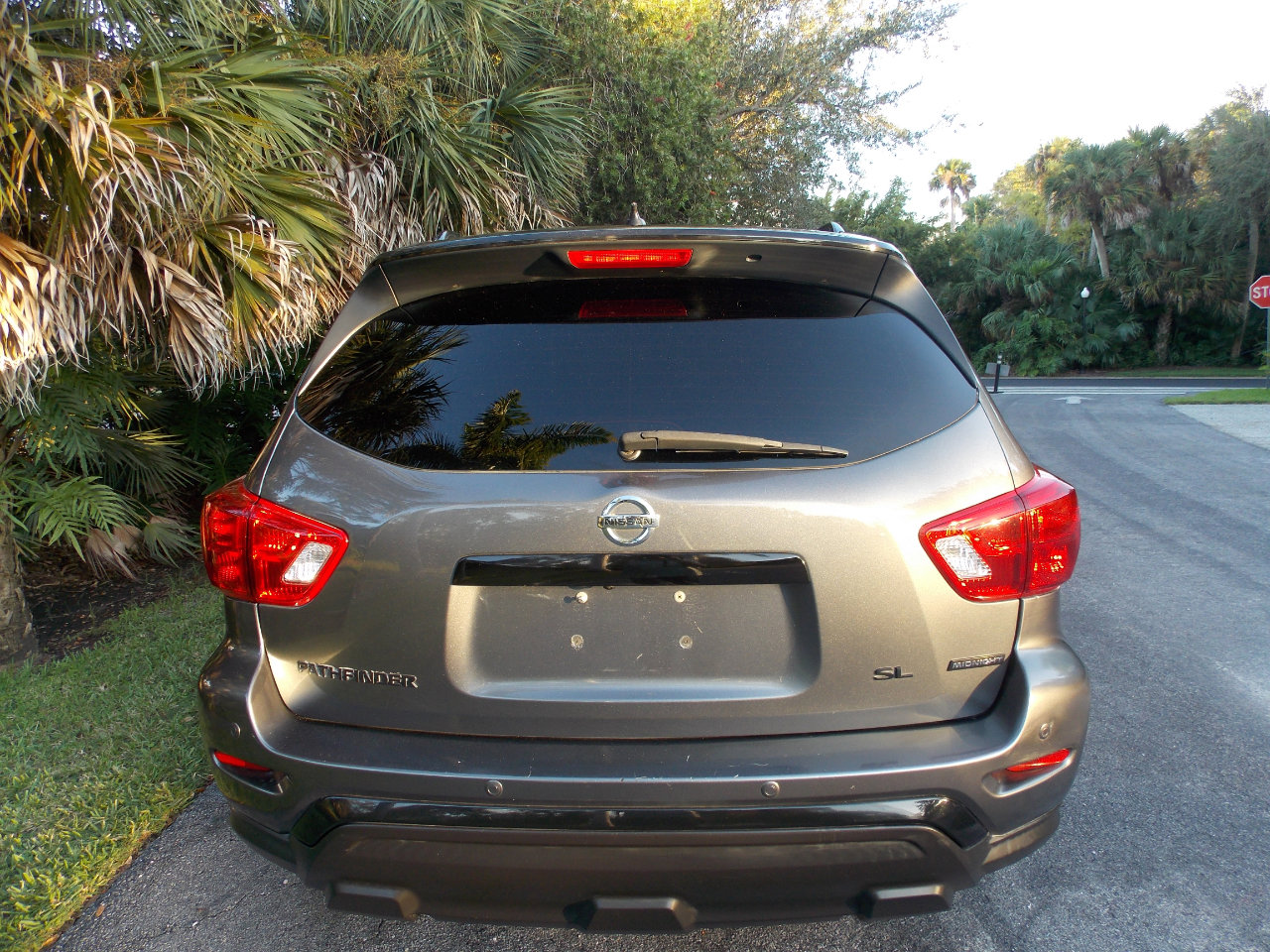 Used 2018 Nissan Pathfinder SL w/ Midnight Edition Package image 13