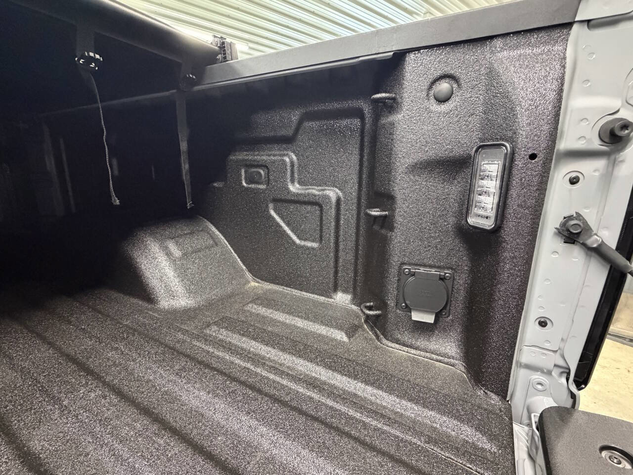 Used 2025 Chevrolet Silverado 2500 ZR2 w/ Technology Package image 13