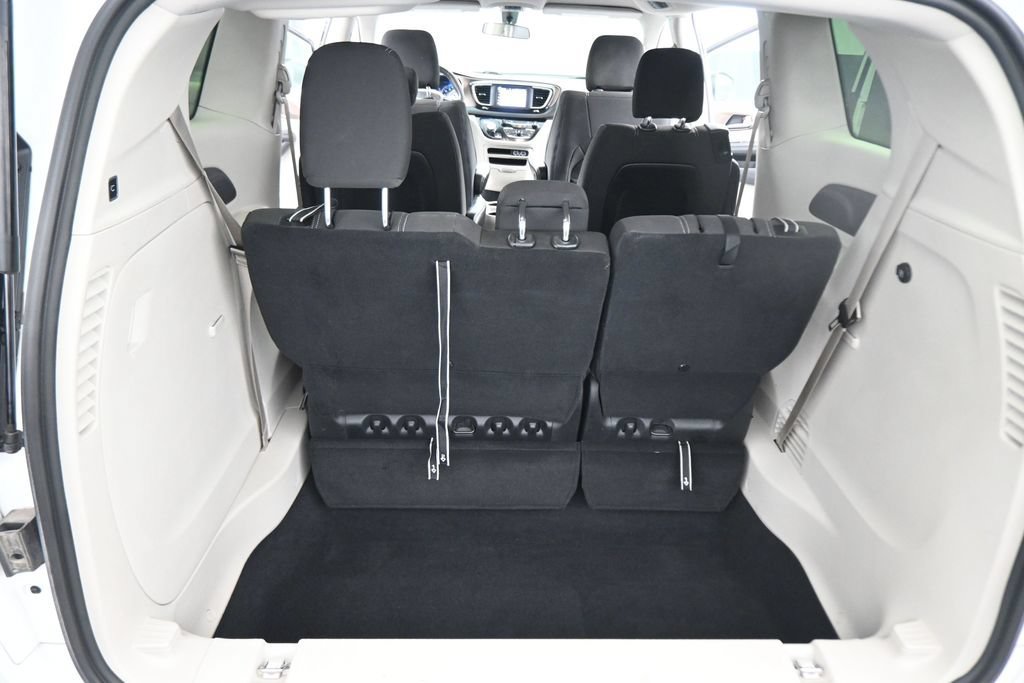 Used 2022 Chrysler Voyager LX FWD image 42