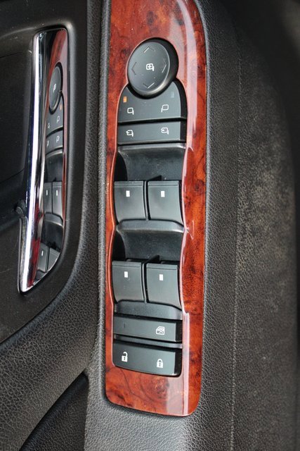 Used 2014 Chevrolet Suburban LT w/ Luxury Package image 8