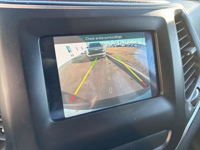 Used 2019 Jeep Cherokee Latitude w/ Cold Weather Group image 21