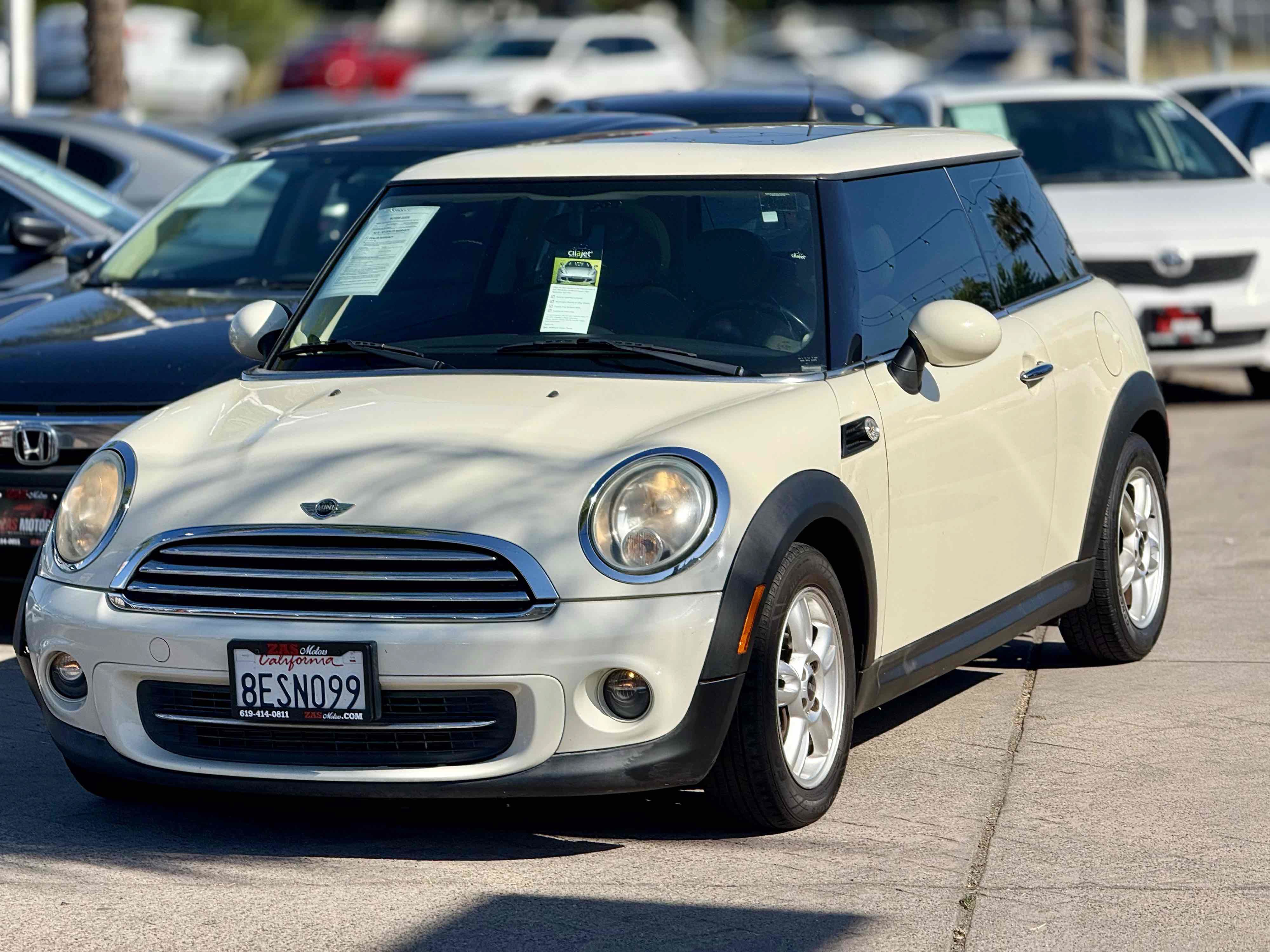 Used 2011 MINI Cooper Hardtop FWD image 2
