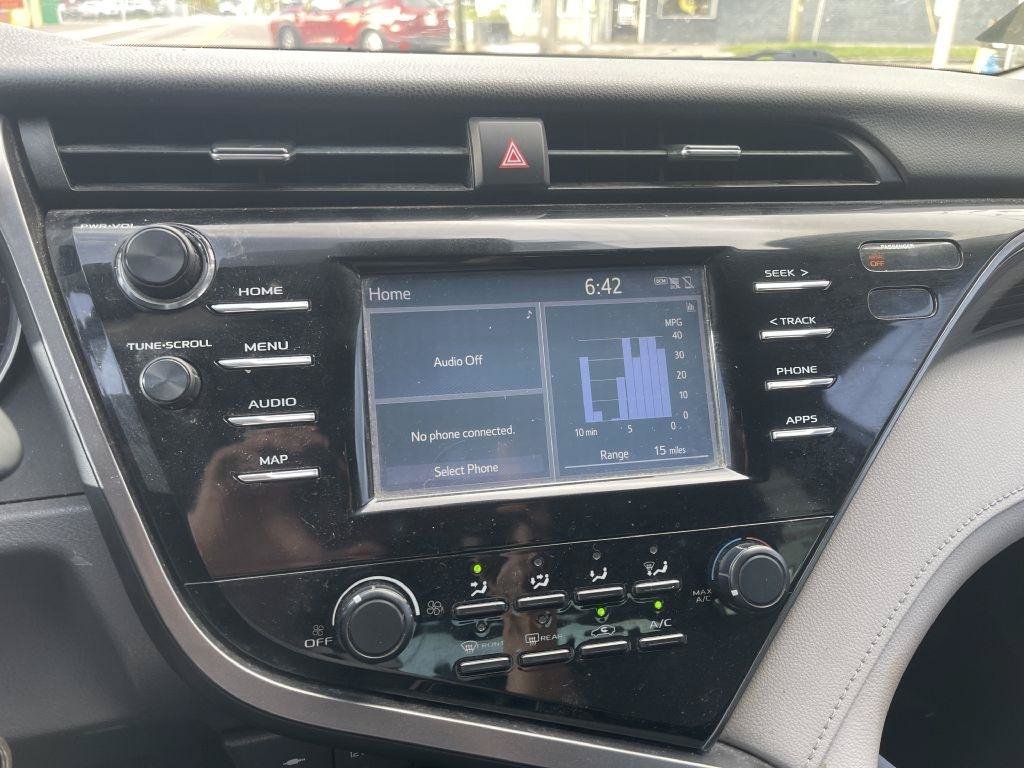 Used 2019 Toyota Camry LE FWD image 5