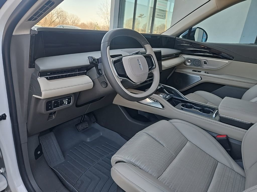 Used 2025 Lincoln Nautilus Reserve image 39