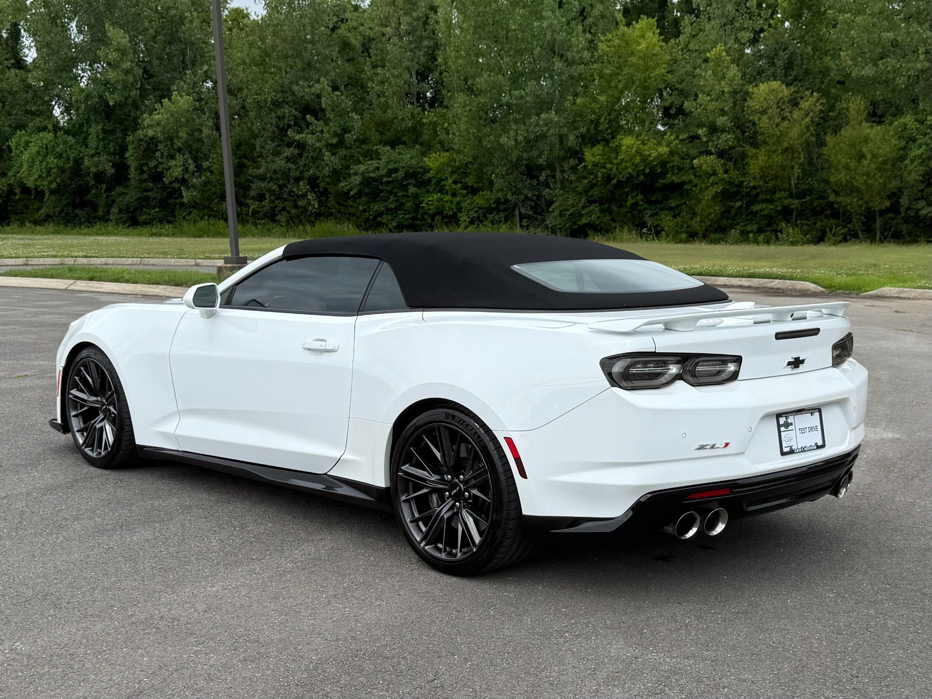 Used 2020 Chevrolet Camaro ZL1 RWD image 11