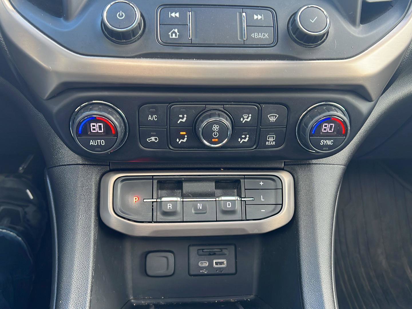 Used 2021 GMC Acadia Denali w/ Denali Ultimate Package AWD/4WD image 23