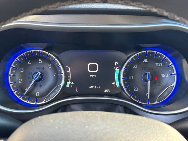 Used 2024 Chrysler Pacifica Touring-L image 25