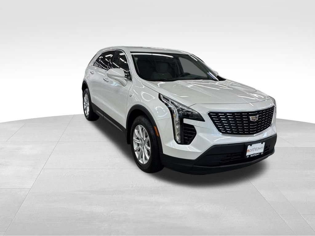 Used 2022 Cadillac XT4 Luxury w/ Cold Weather Package AWD/4WD image 31