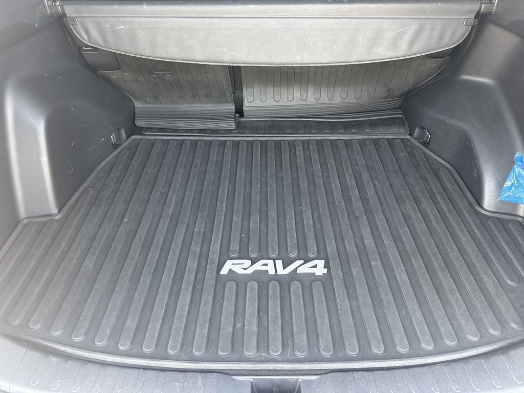 Used 2021 Toyota RAV4 XLE Premium FWD image 18