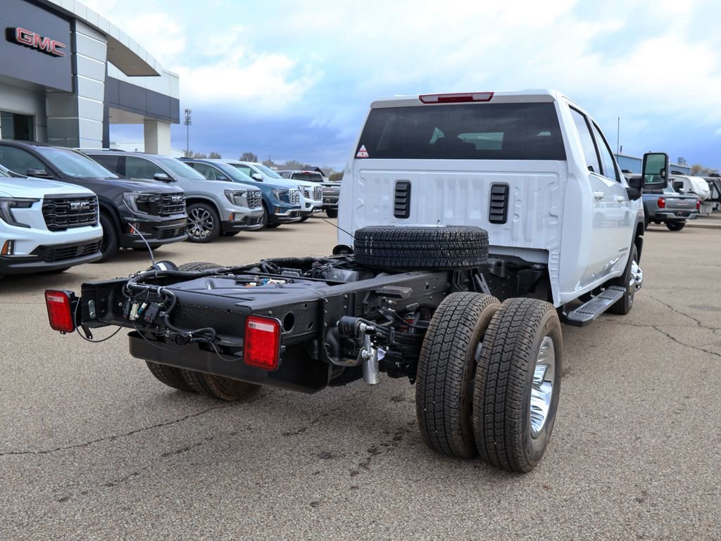 New 2026 GMC Sierra 3500 SLE image 3