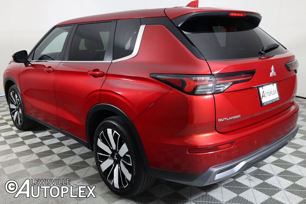 Used 2025 Mitsubishi Outlander SE image 7