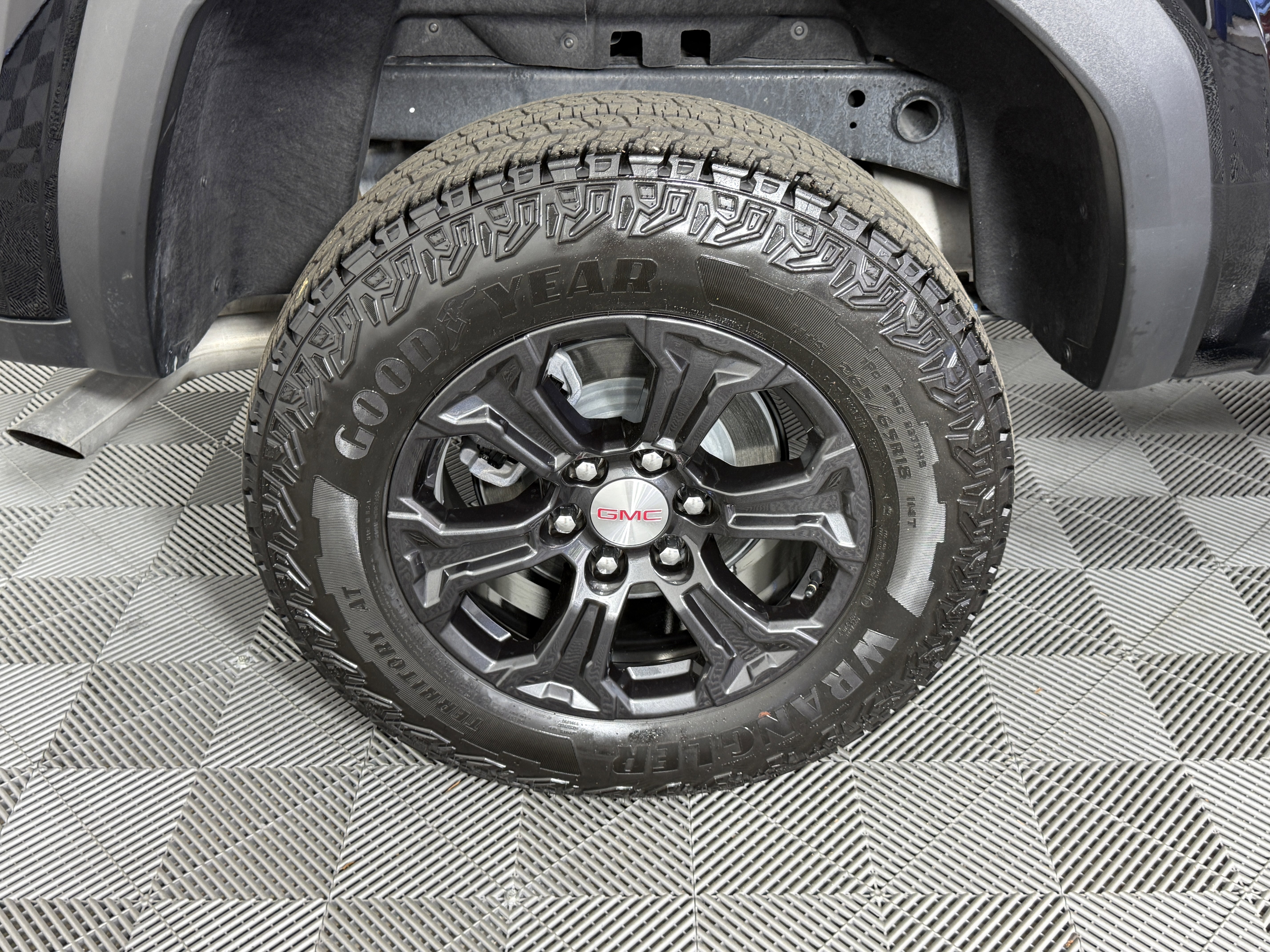 Used 2024 GMC Canyon Elevation w/ Convenience Package image 29