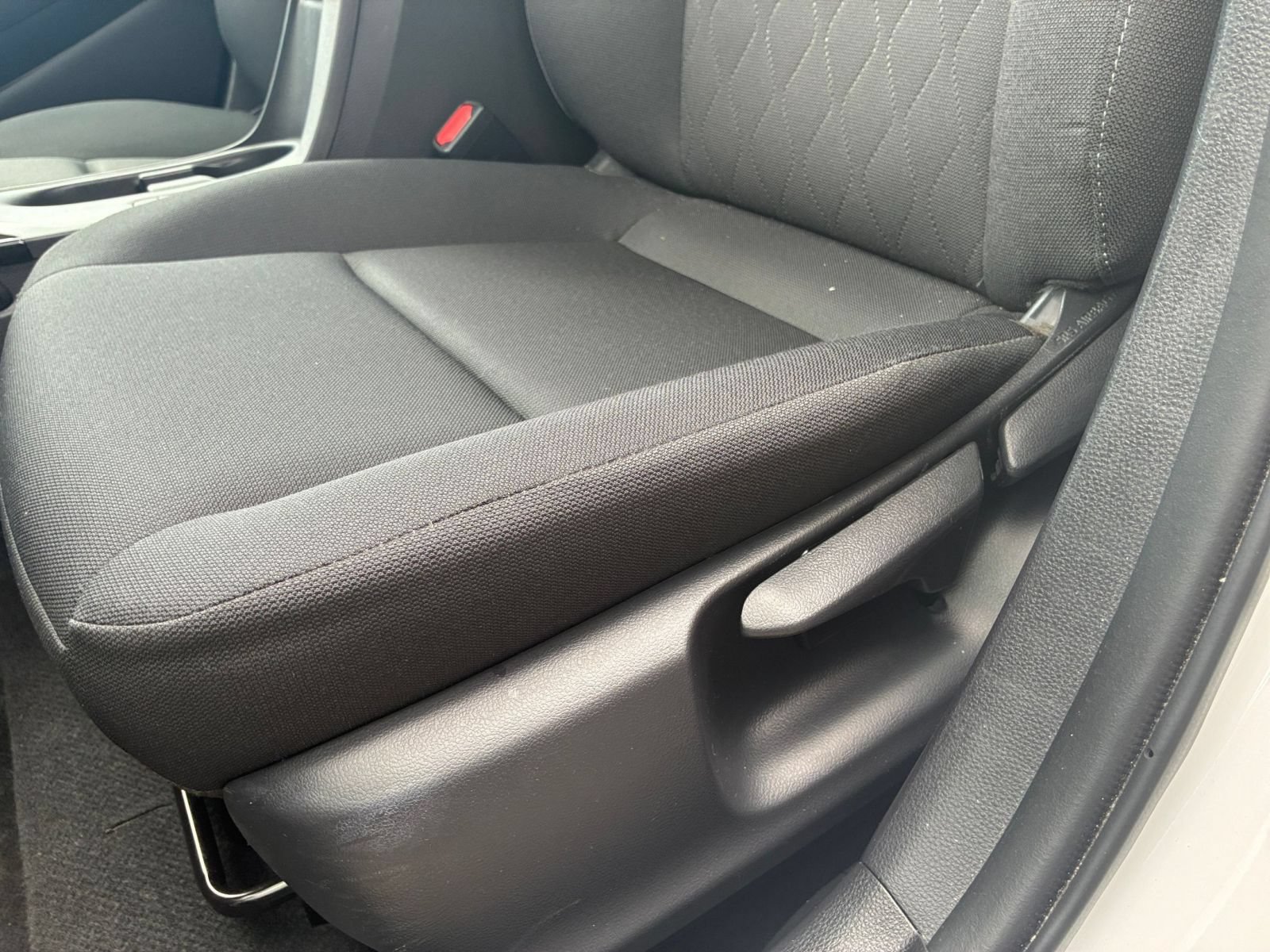 Used 2025 Toyota Corolla LE FWD image 21