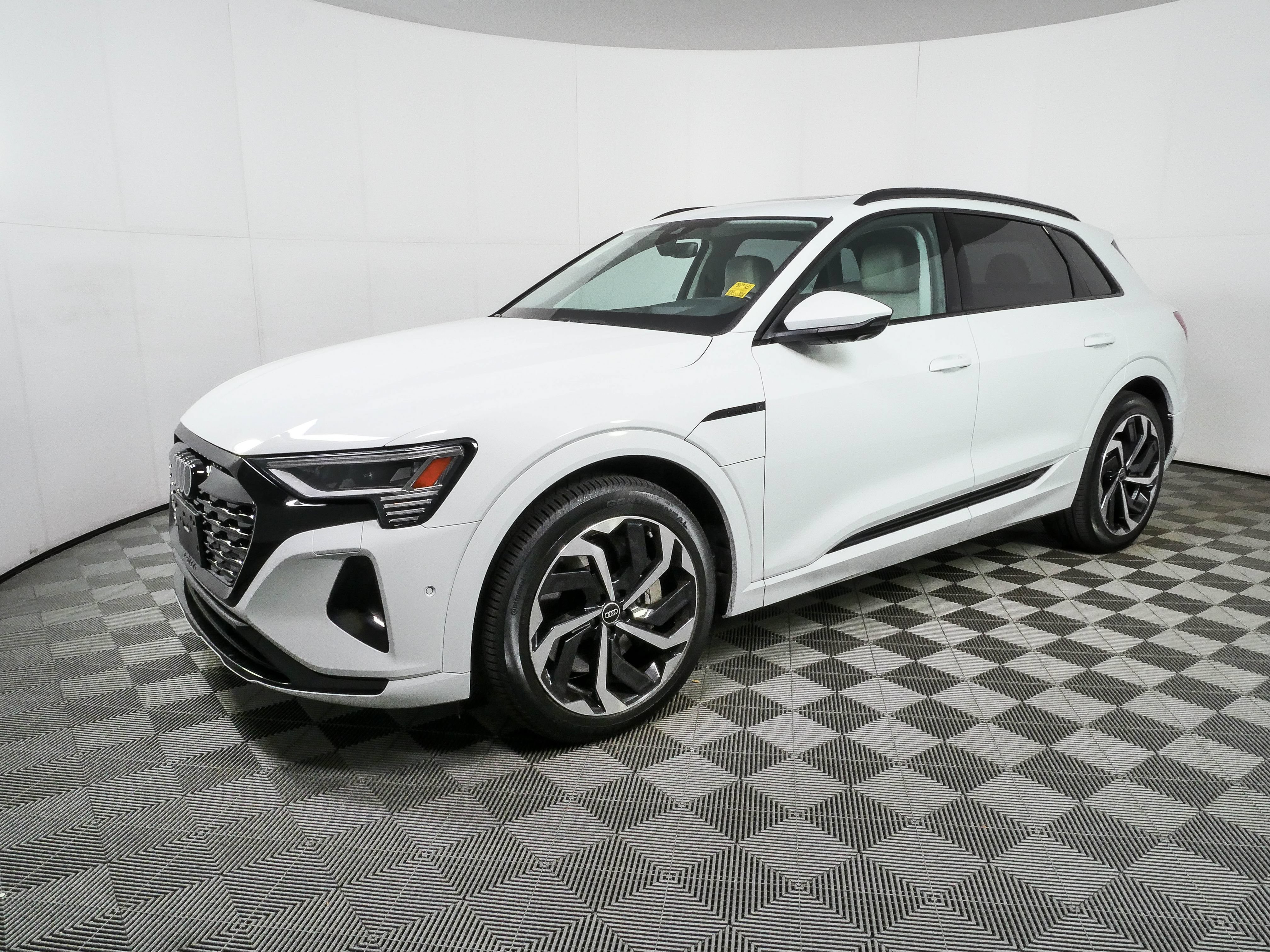 Certified 2024 Audi Q8 e-tron Prestige w/ Prestige Package AWD/4WD image 5