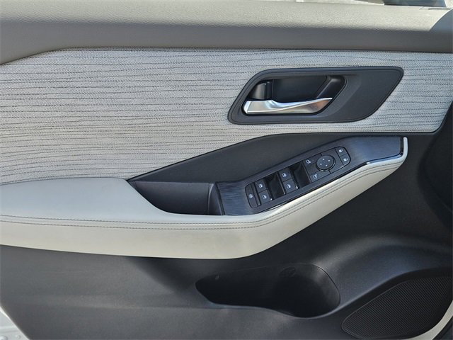 Used 2023 Nissan Rogue SV image 27