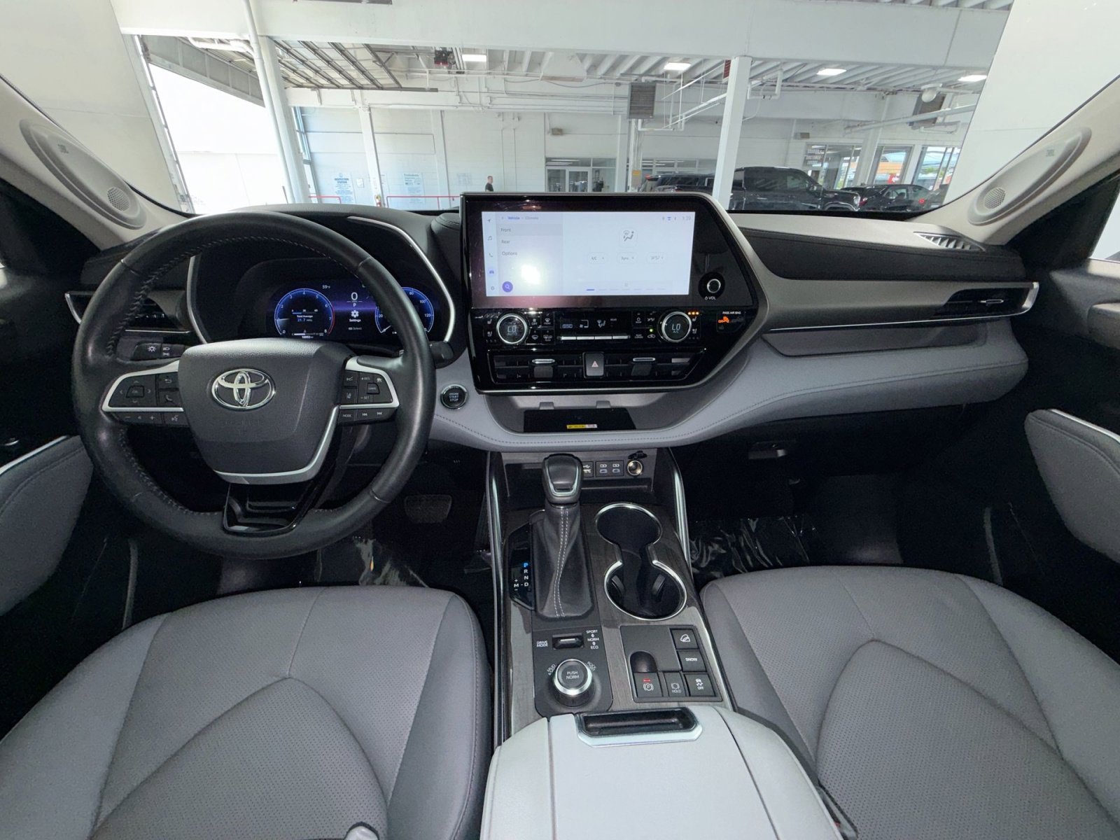 Used 2023 Toyota Highlander Limited AWD/4WD image 23