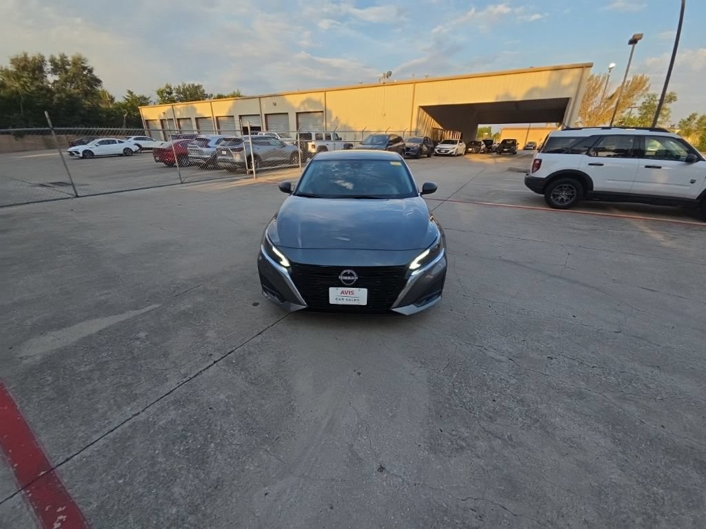 Used 2025 Nissan Altima 2.5 SV FWD image 5