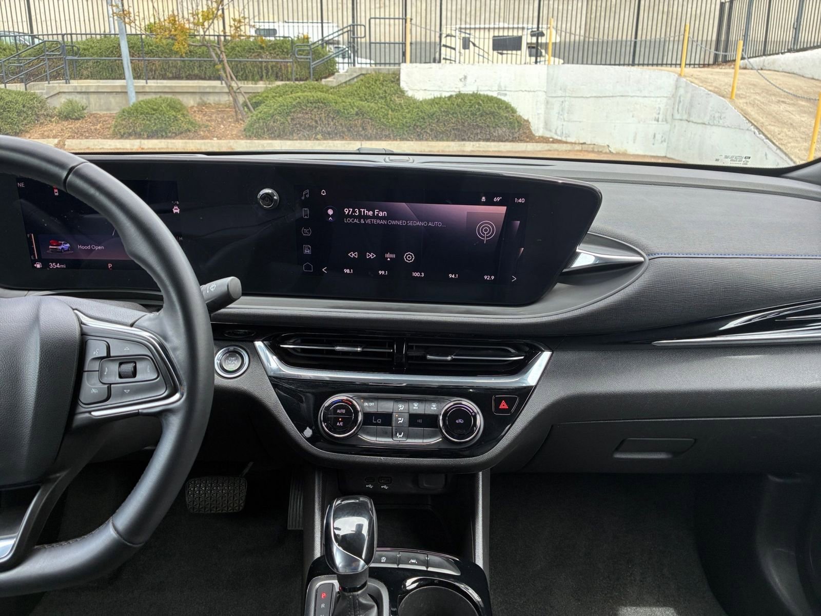 Used 2025 Buick Envista Sport Touring image 17