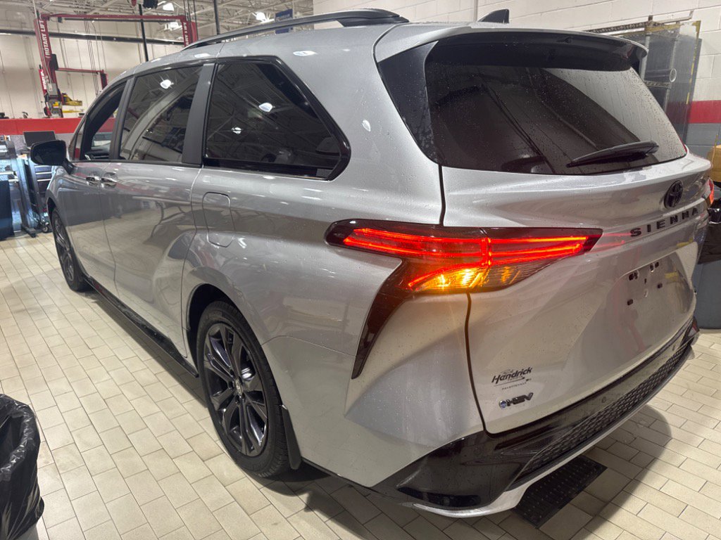 Used 2025 Toyota Sienna XSE w/ XSE Plus Package image 10