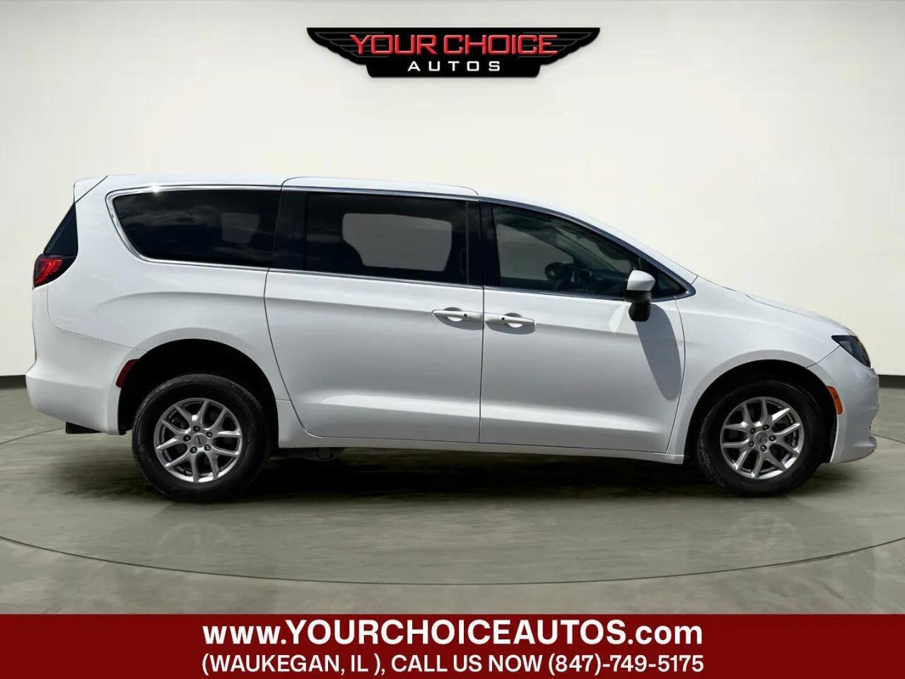Used 2022 Chrysler Voyager LX FWD image 7