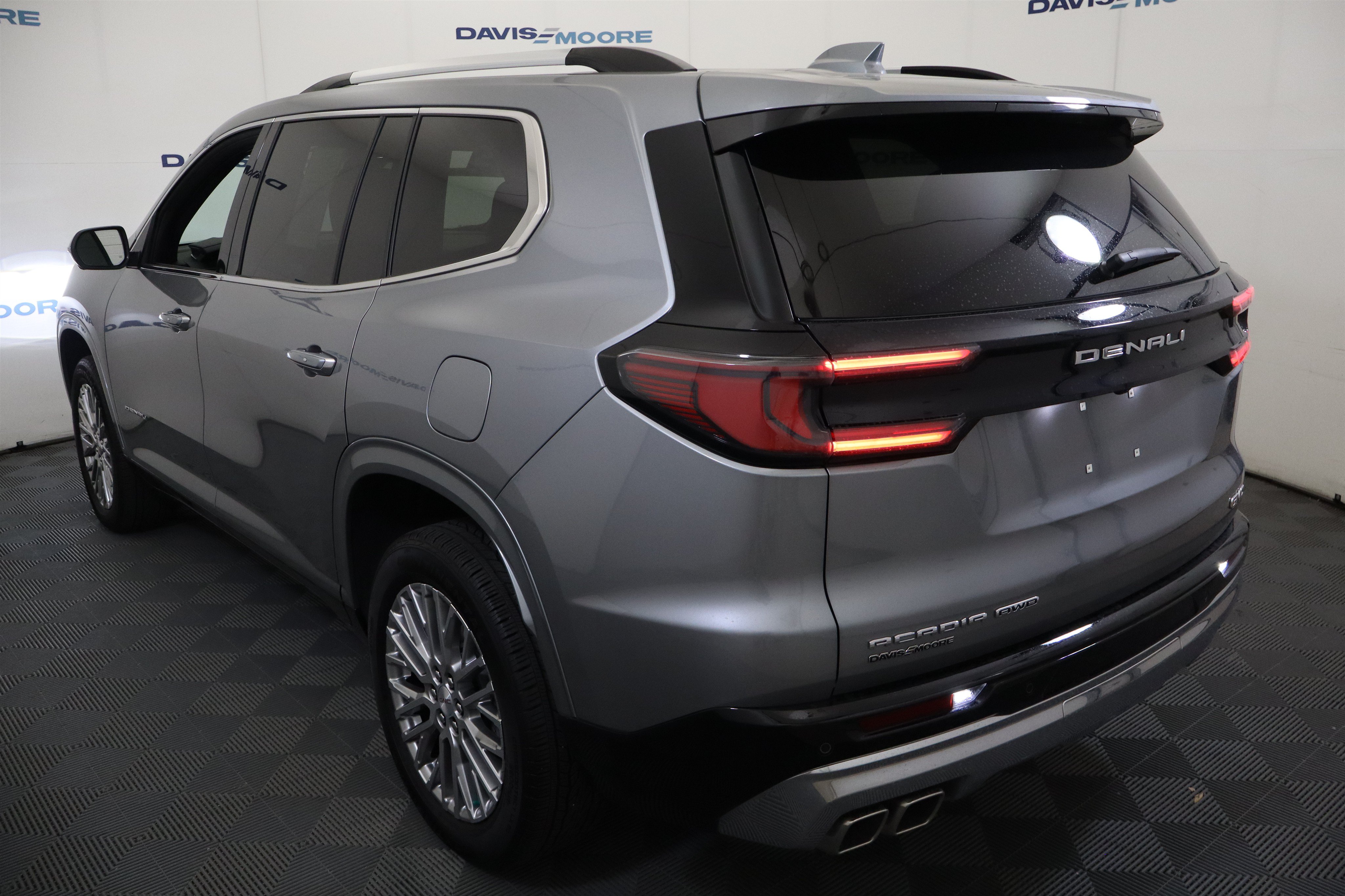 Used 2025 GMC Acadia Denali w/ LPO, Floor Liner Package AWD/4WD image 10