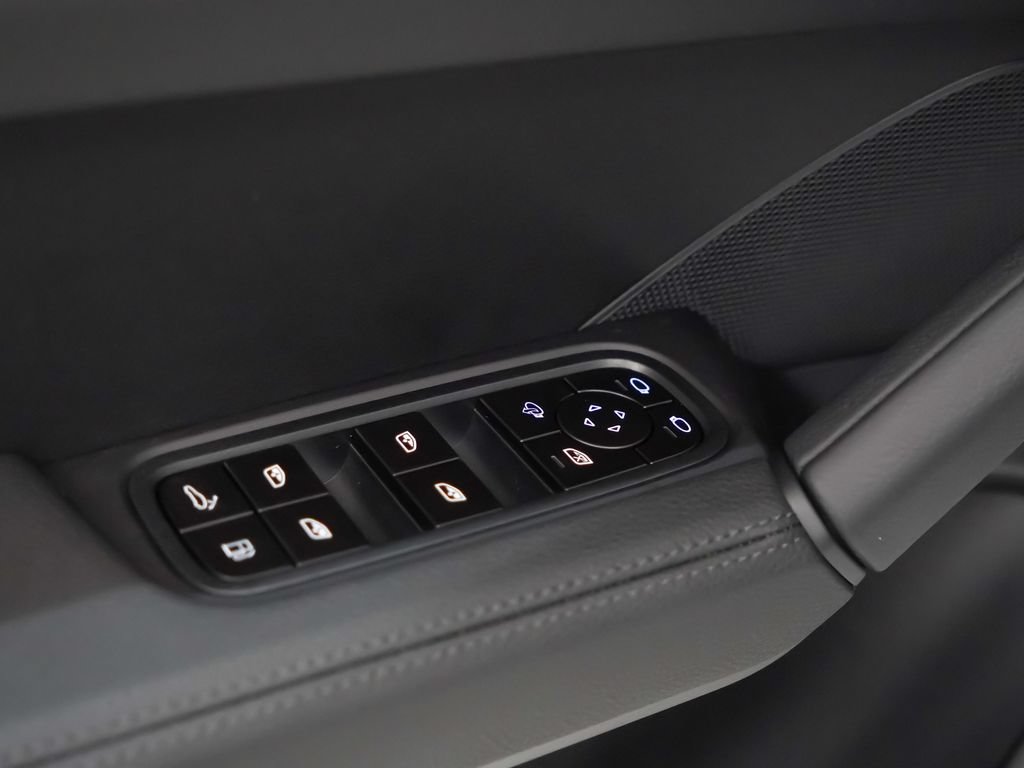 Certified 2026 Porsche Cayenne E-Hybrid AWD/4WD image 23