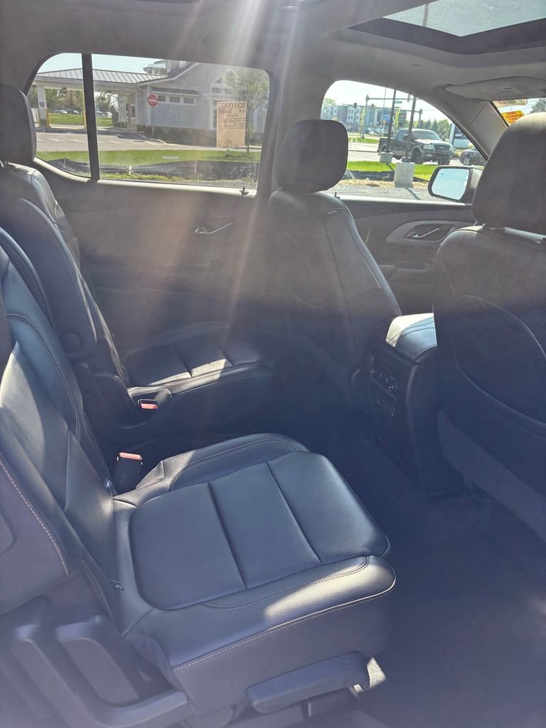 Used 2021 Chevrolet Traverse LT w/ LT Premium Package image 15