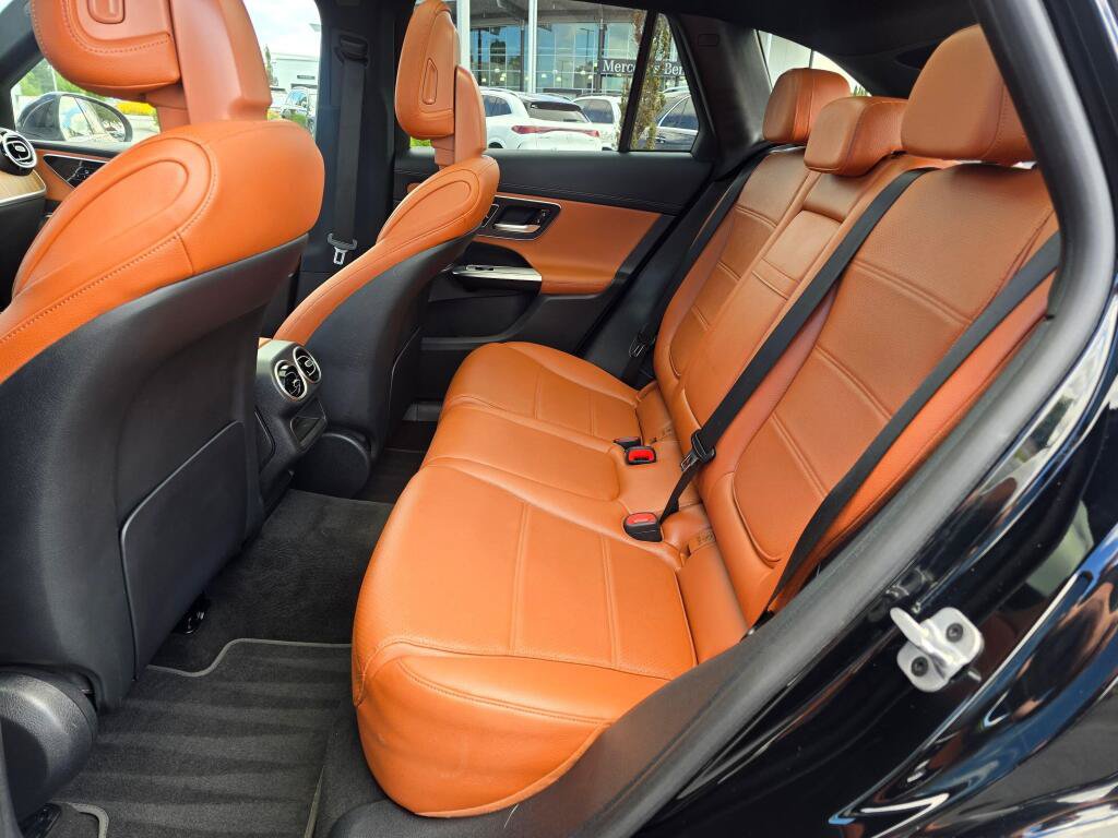 Used 2024 Mercedes-Benz GLC 300 4MATIC w/ Driver Assistance Package image 18