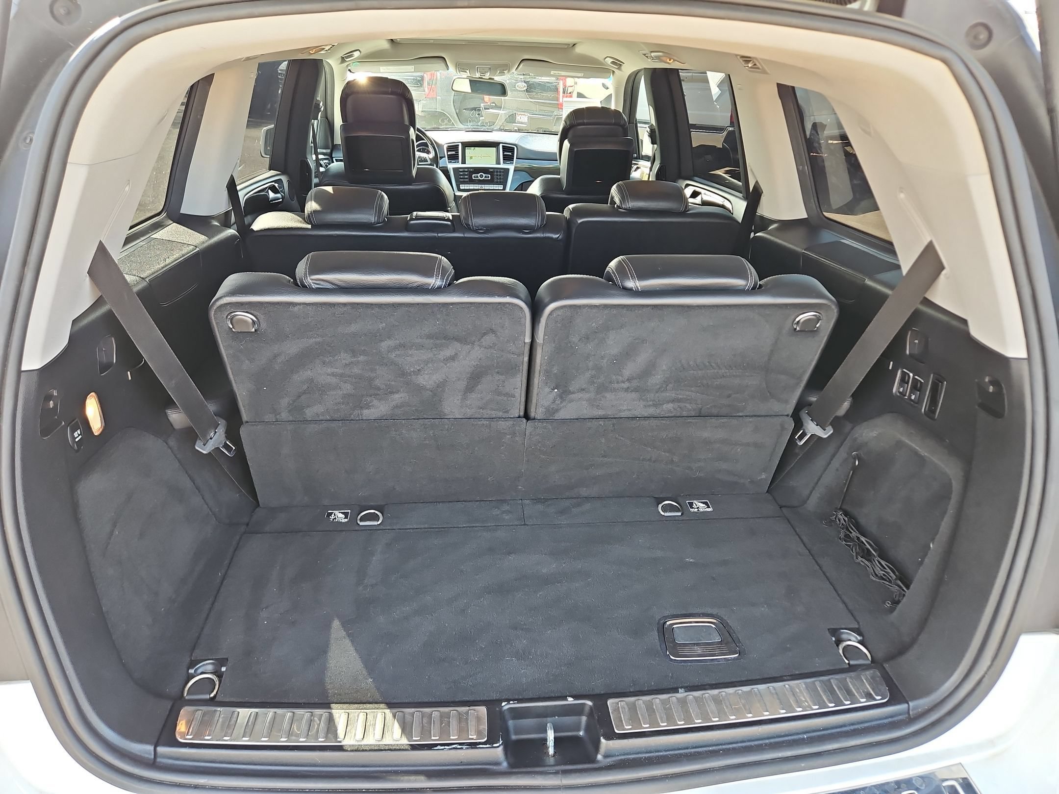 Used 2016 Mercedes-Benz GL 550 4MATIC image 7