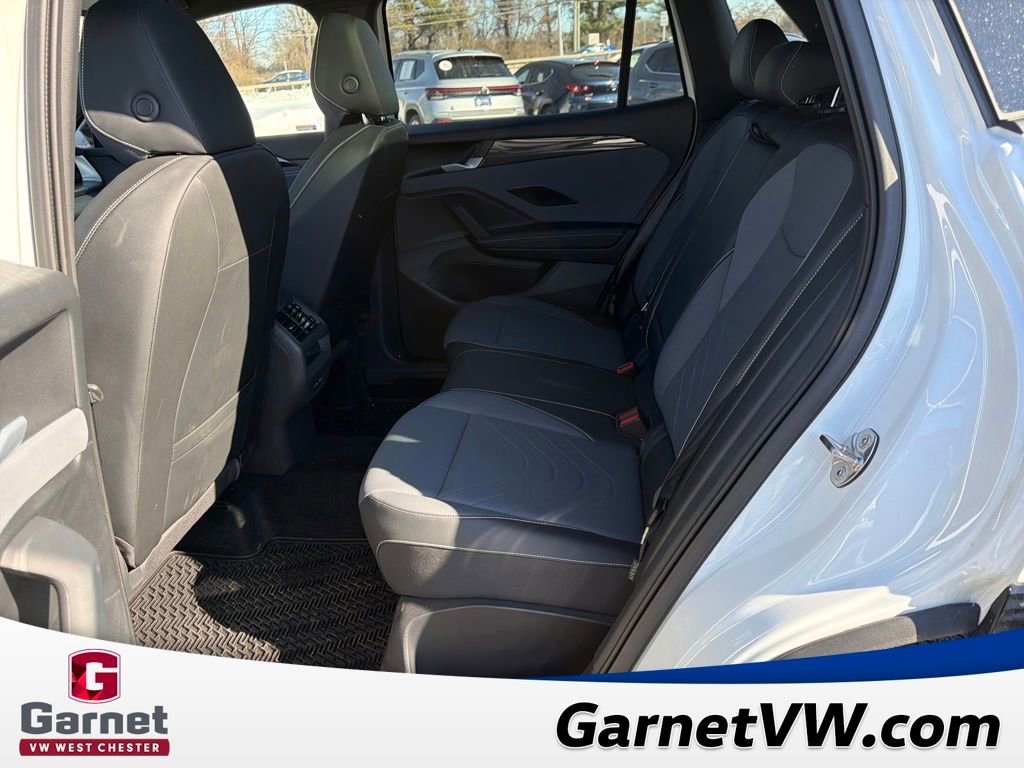 Certified 2025 Volkswagen Tiguan SE R-Line image 24