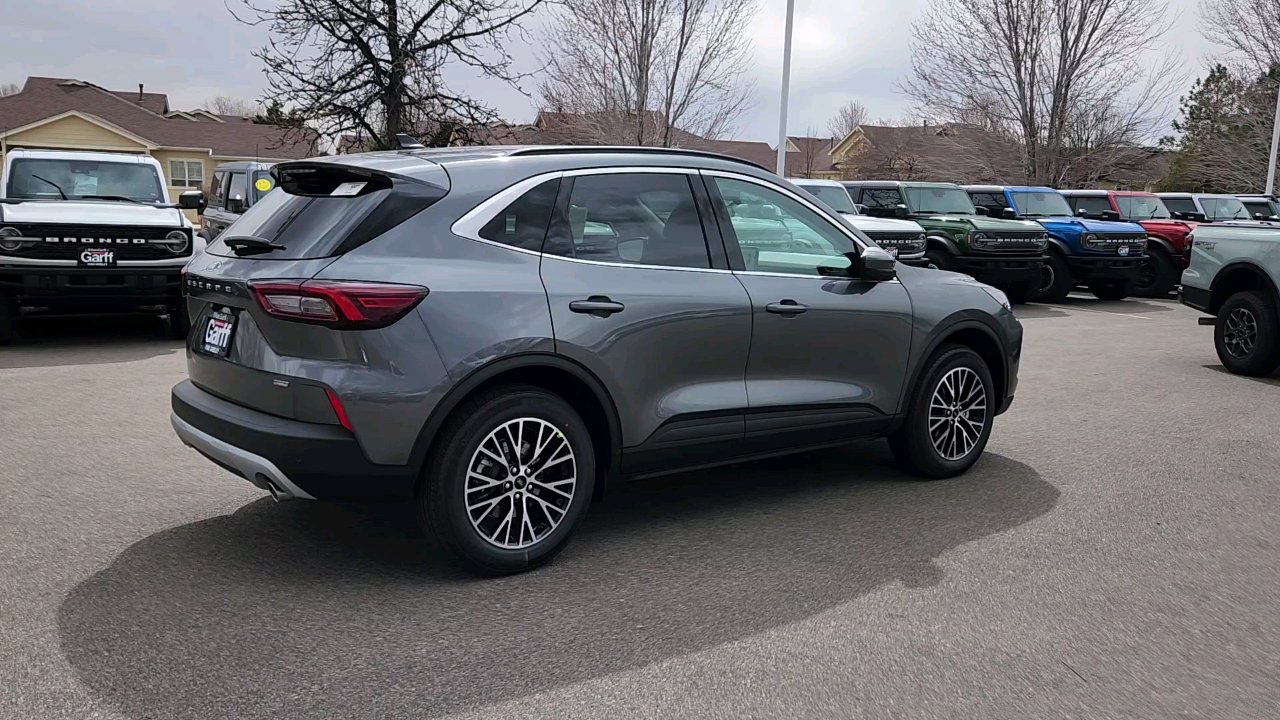 New 2025 Ford Escape PHEV image 4