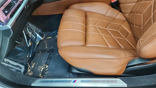 Used 2023 BMW 740i w/ Executive Package image 33