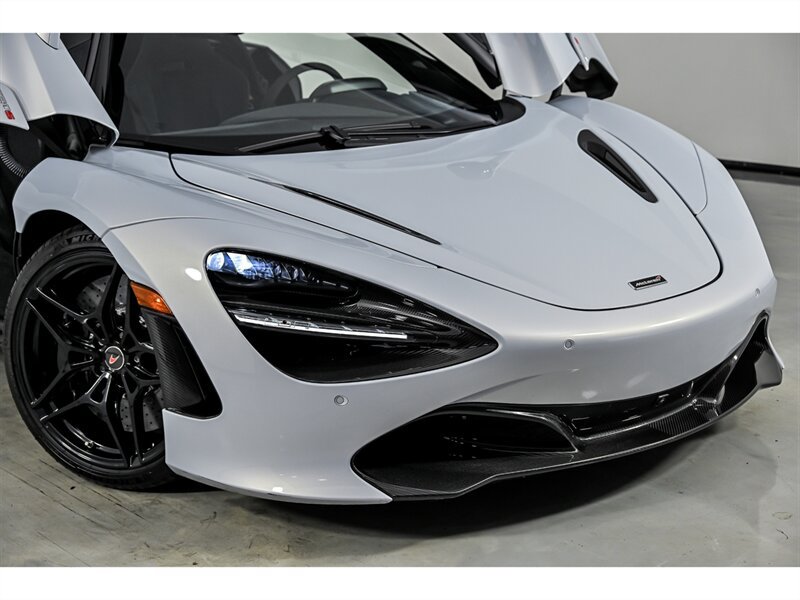 Used 2018 McLaren 720S RWD image 2
