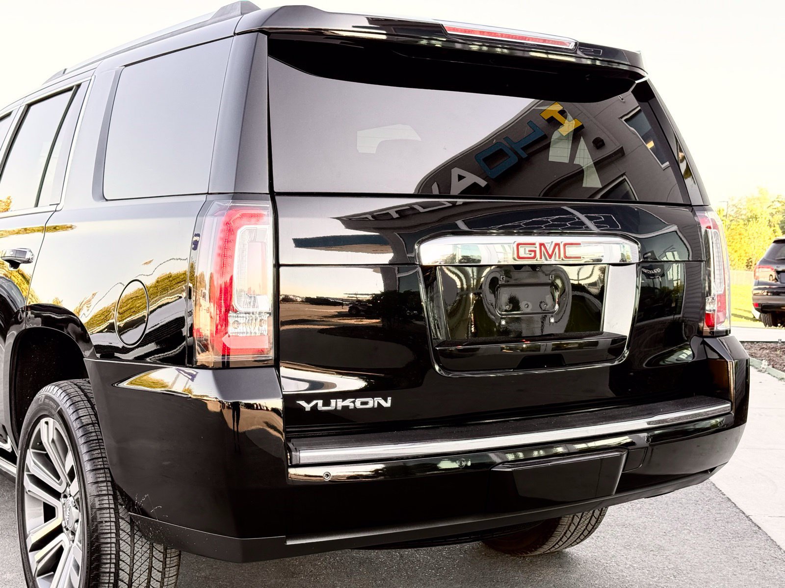 Used 2020 GMC Yukon Denali w/ Denali Ultimate Package AWD/4WD image 4