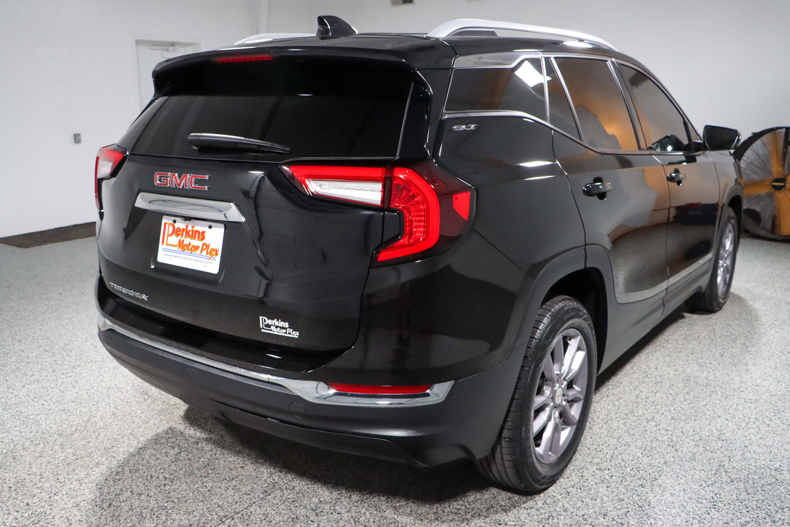 Used 2024 GMC Terrain SLT FWD image 7