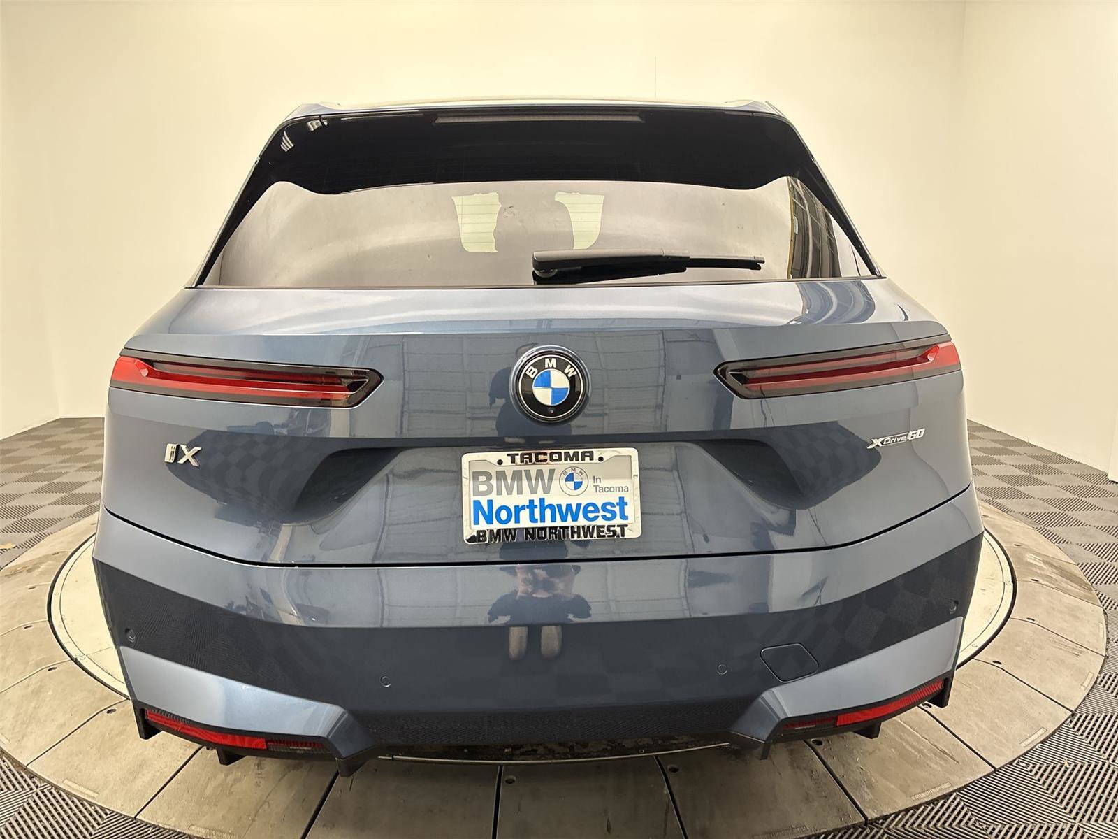 Used 2026 BMW iX xDrive60 w/ Dynamic Handling Package image 15