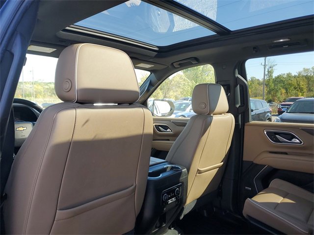 Used 2021 Chevrolet Suburban Premier w/ Premium Package image 11