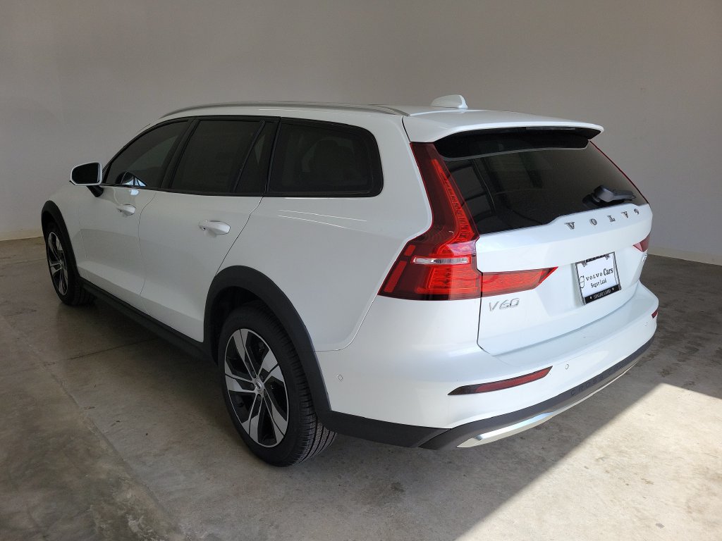 New 2026 Volvo V60 B5 Cross Country Plus w/ Climate Package AWD/4WD image 7