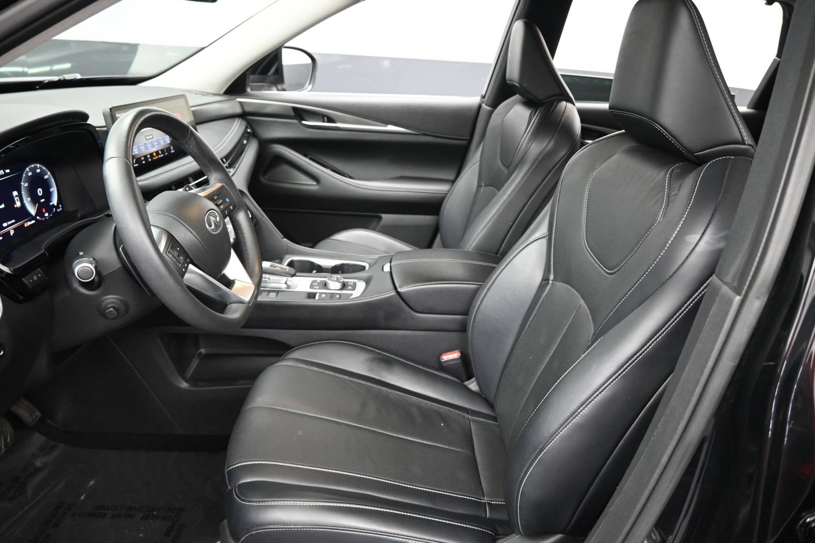 Used 2023 INFINITI QX60 Luxe w/ Cargo Package FWD image 9