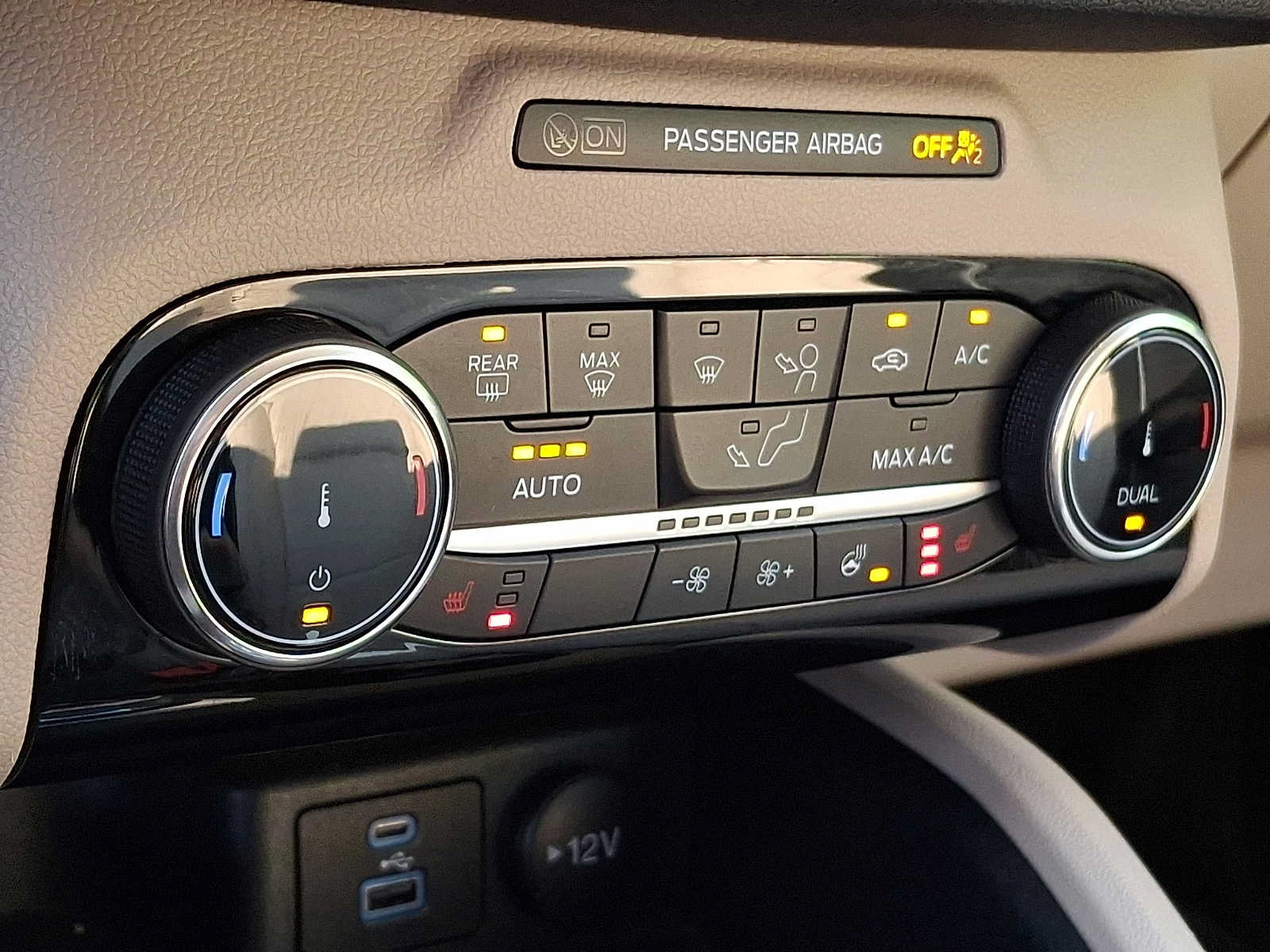Used 2022 Ford Escape SEL w/ Technology Package AWD/4WD image 12