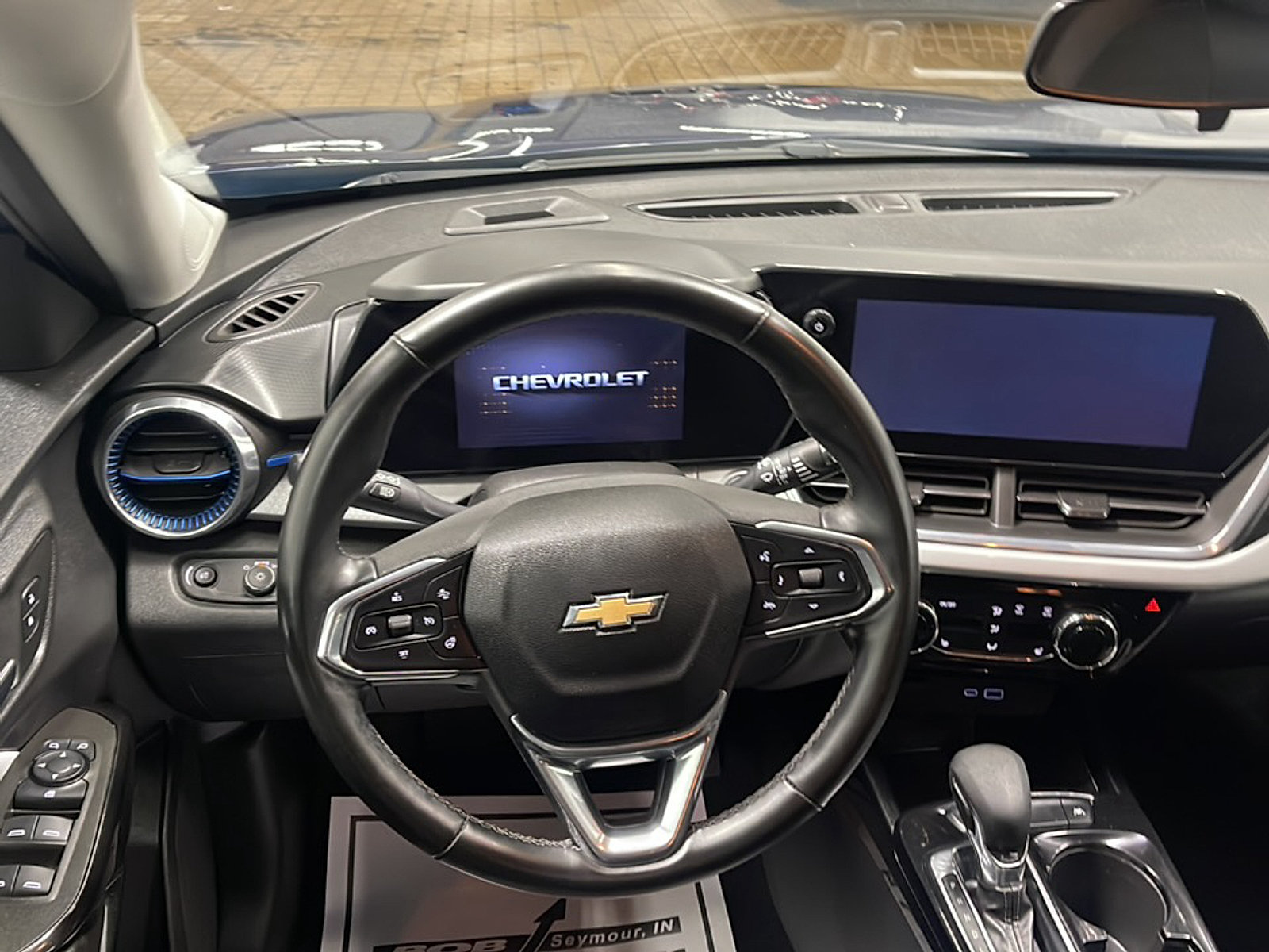 Used 2024 Chevrolet Trax LT w/ Driver Confidence Package FWD image 3