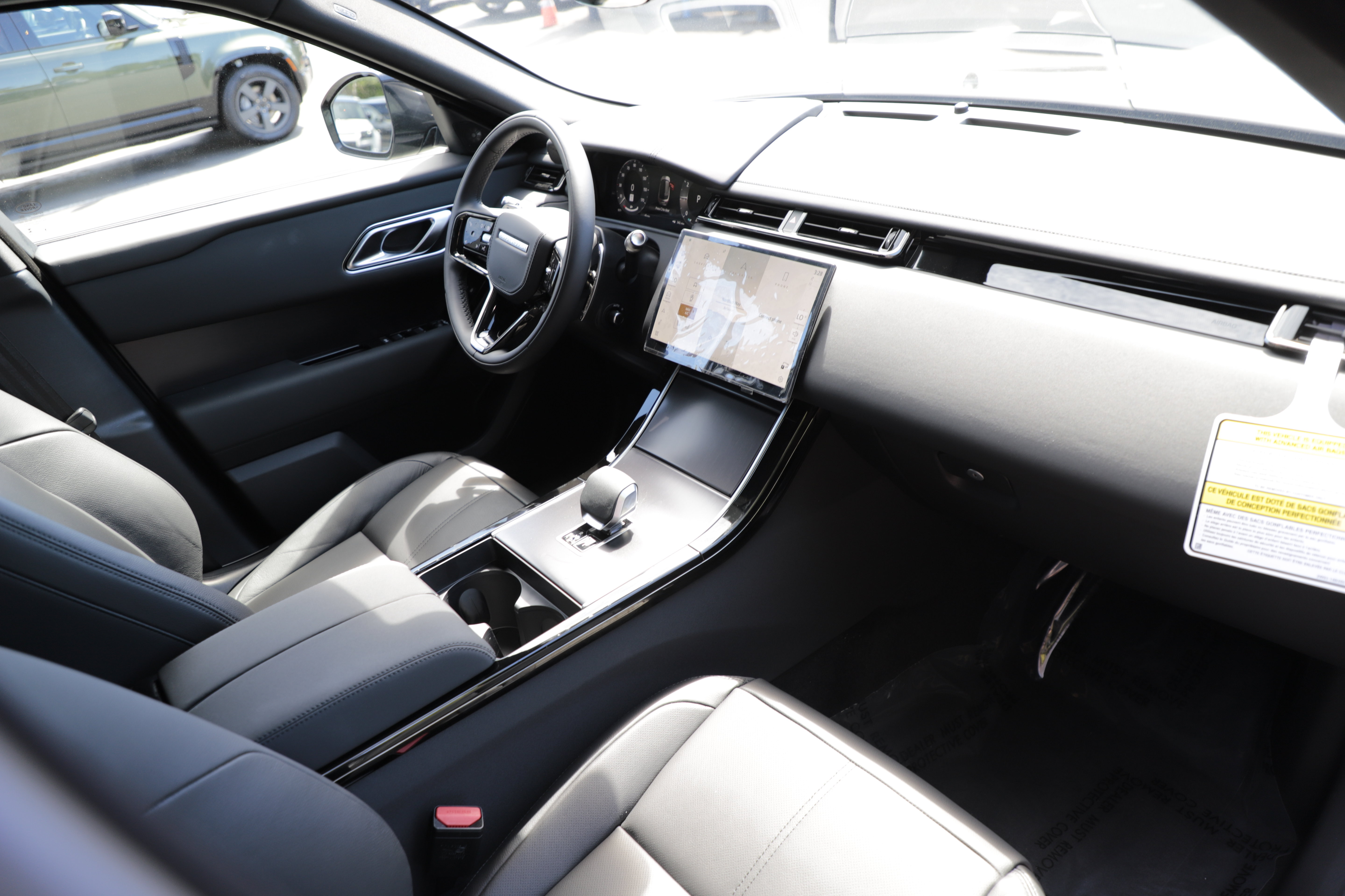 New 2026 Land Rover Range Rover Velar Dynamic SE AWD/4WD image 9