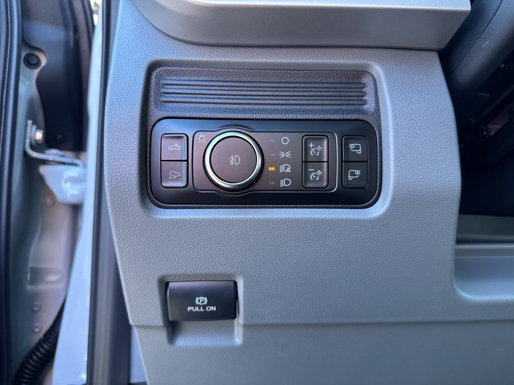 New 2026 Ford F250 XLT w/ XLT Premium Package AWD/4WD image 25