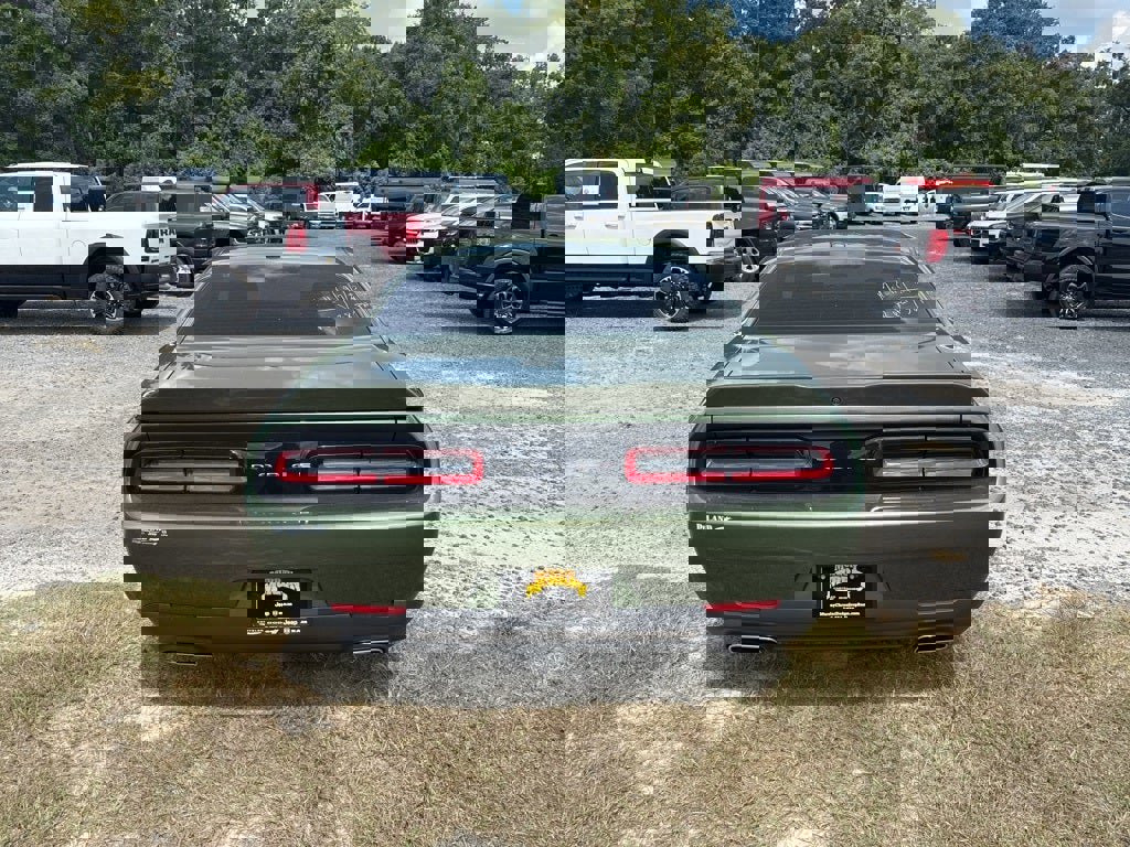 Used 2021 Dodge Challenger SXT image 8